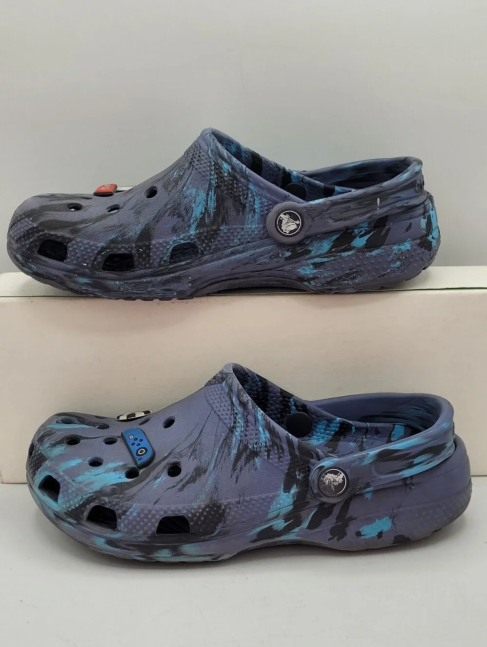 Crocs Marbled Blue Clogs Size 6 In Juniors